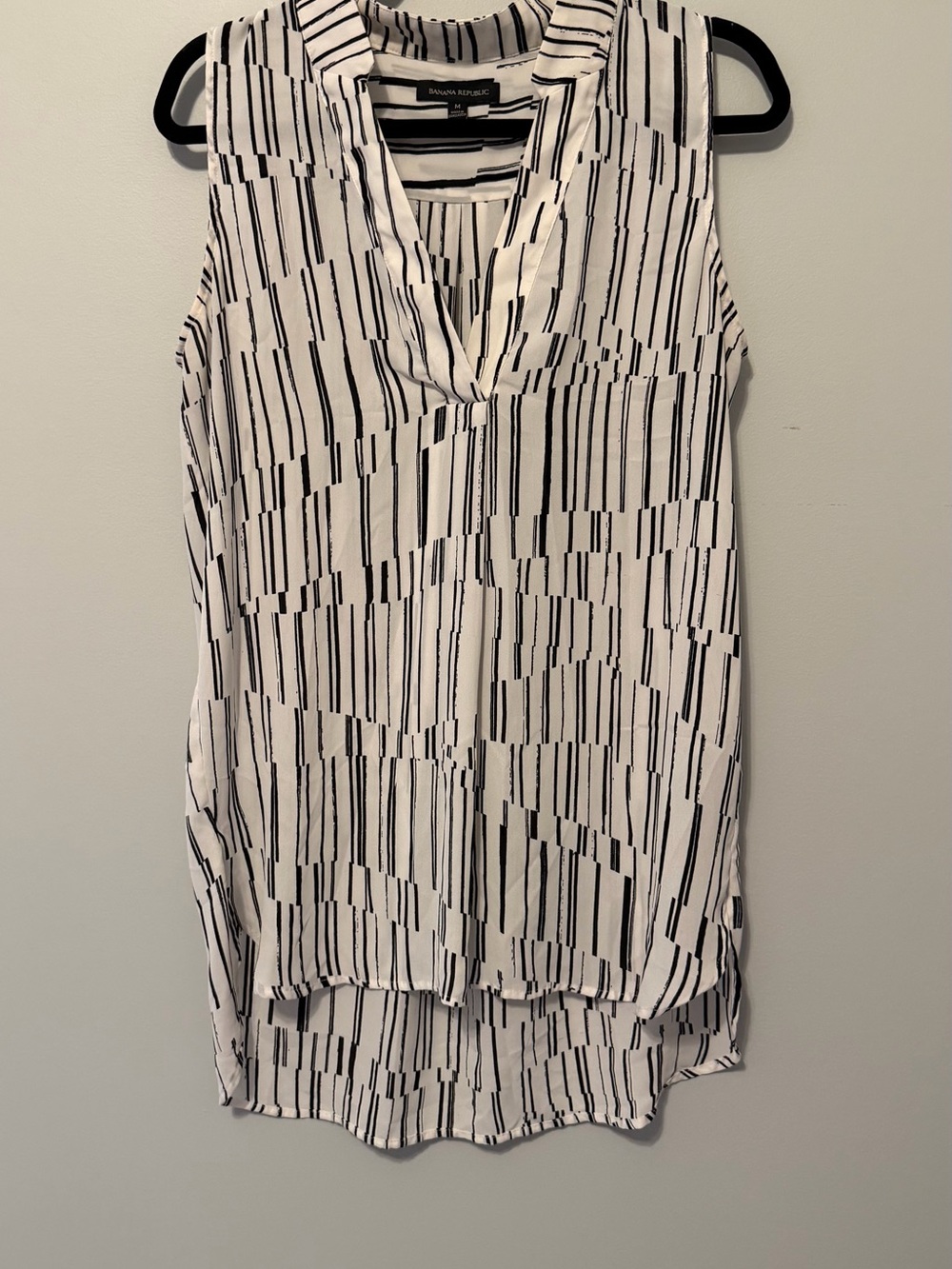 Banana Republic Sleeveless Geometric Print Blouse Medium